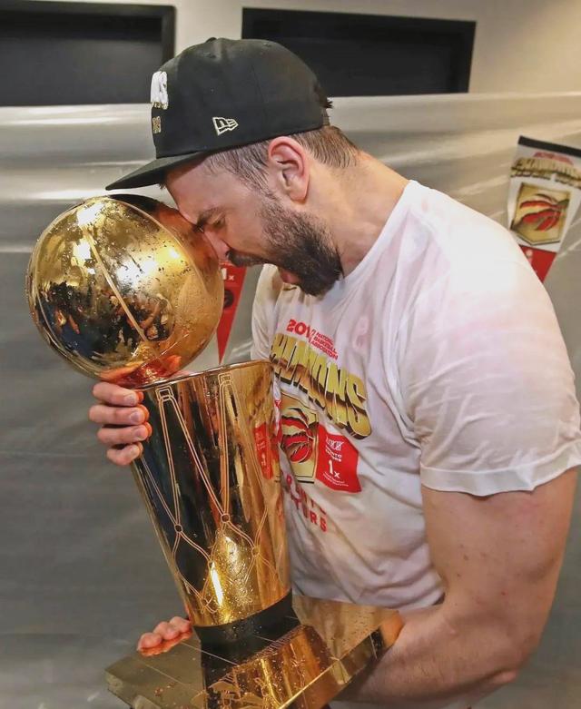 包含表现优异引发热议！，穆雷在勇士比赛中夺冠引发球迷热议的词条-开云