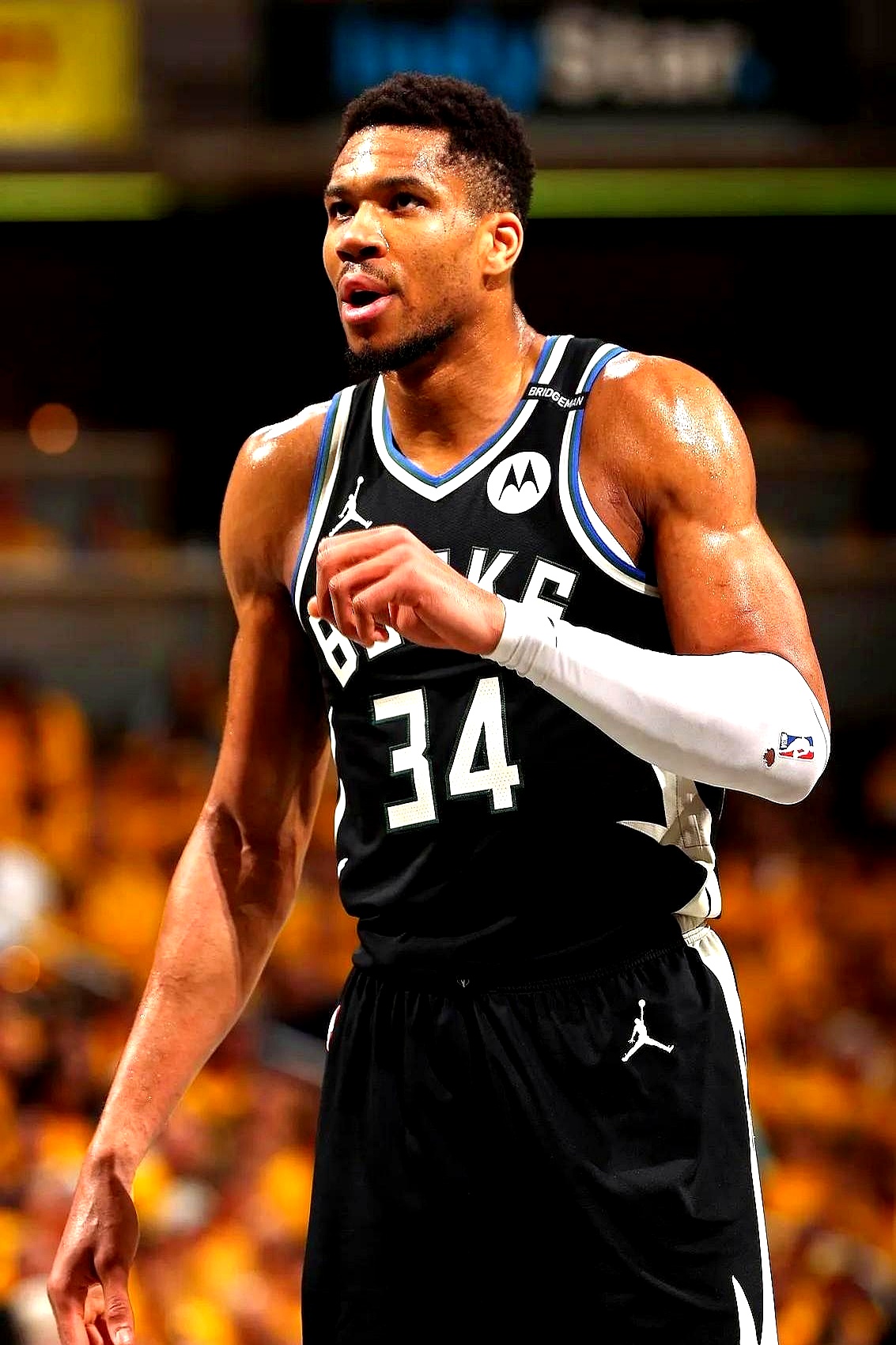 字母哥在独行侠比赛中晋级下一阶段，最后时刻胜出引发热议！引发球迷热议的简单介绍-开云入口